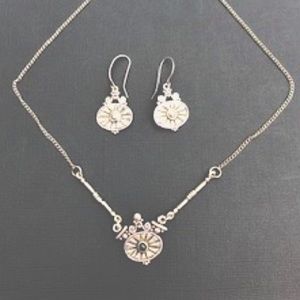 ⬇️ 🎉HP🎉 Handcrafted Silver/Blue Necklace & Earrings